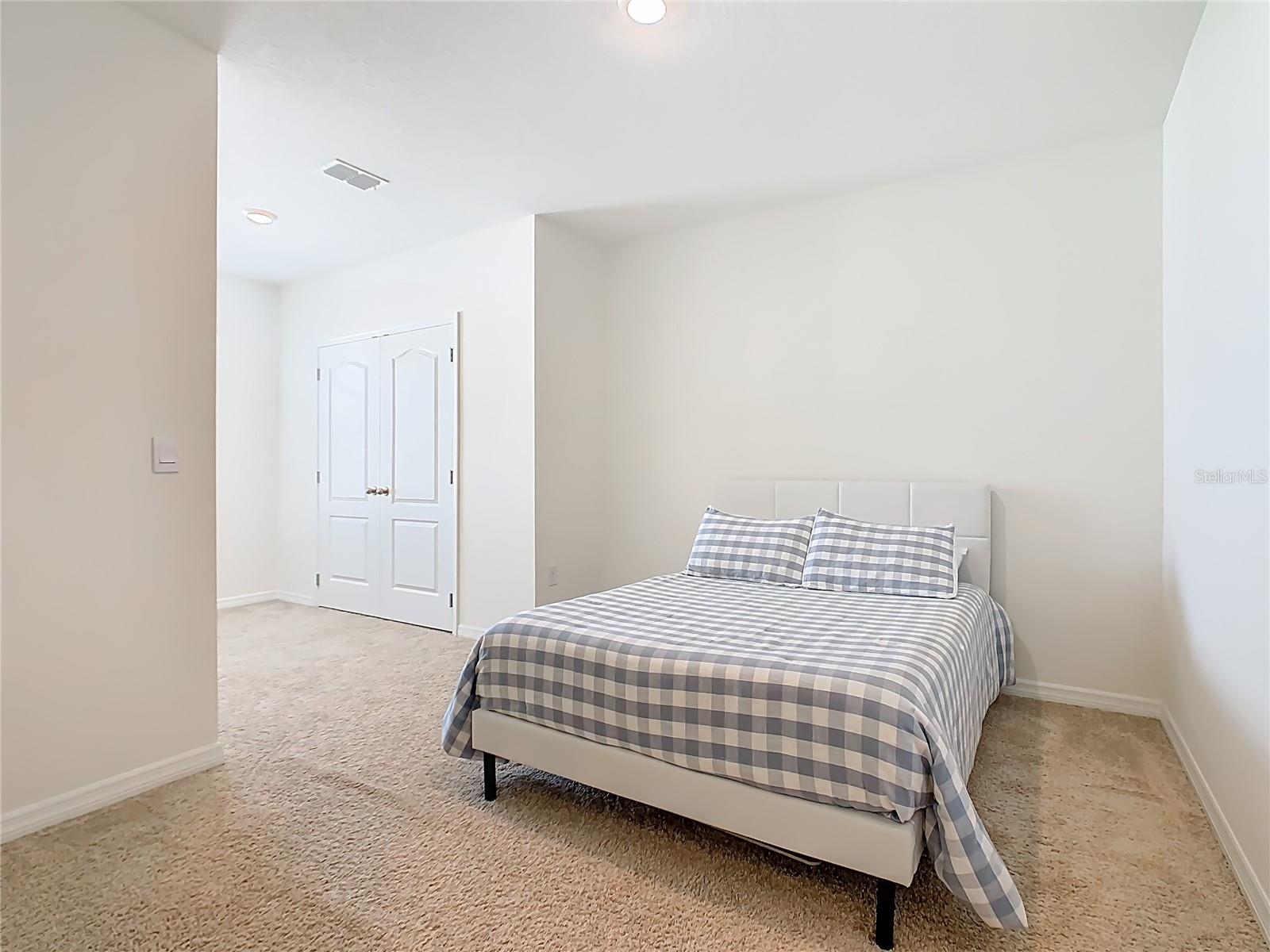 OSCEOLA VILLAGE CENTER - Residential Lease