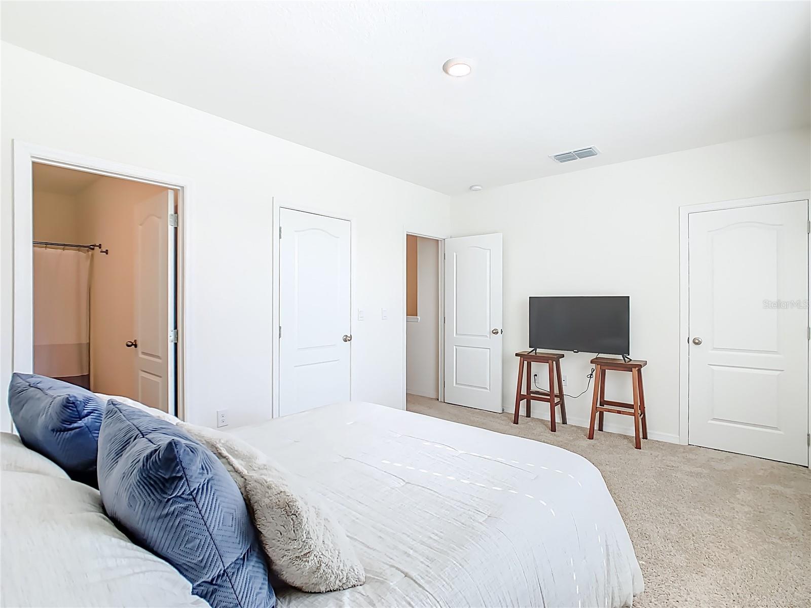 OSCEOLA VILLAGE CENTER - Residential Lease