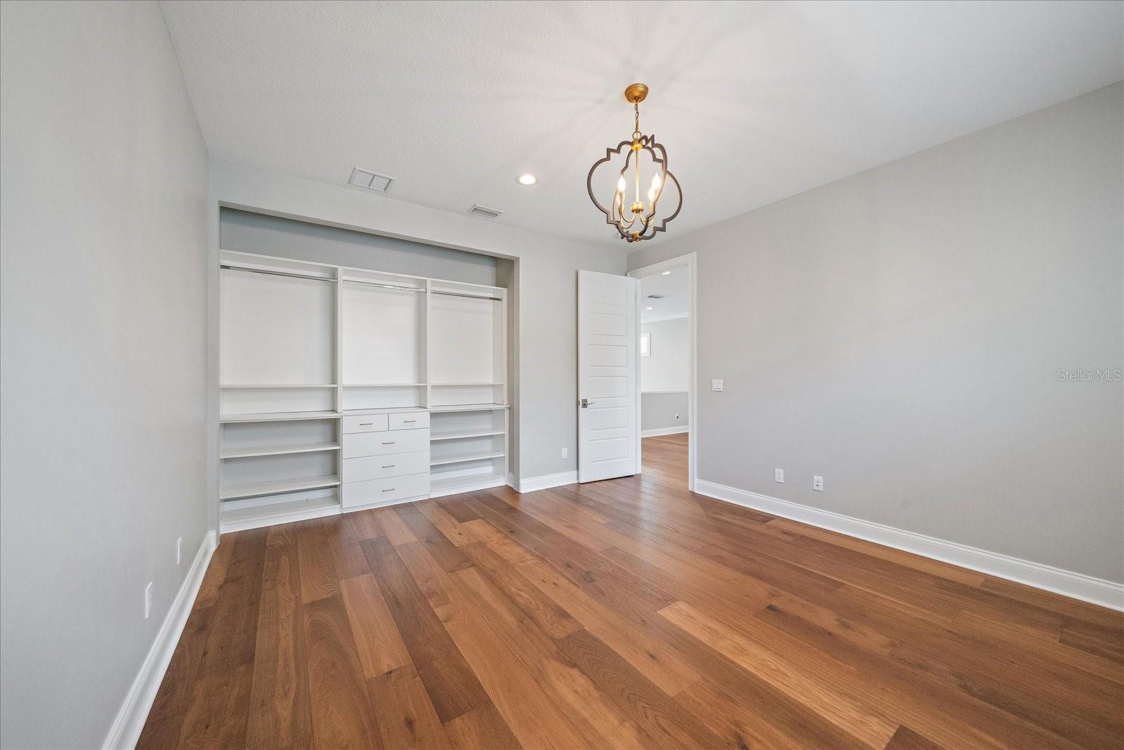 GREENWICH - Residential