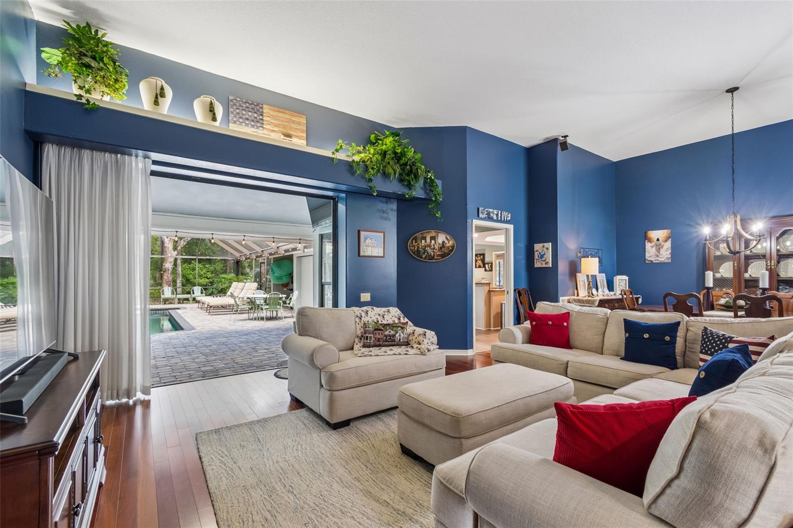 1661 WOODRIDGE COURT