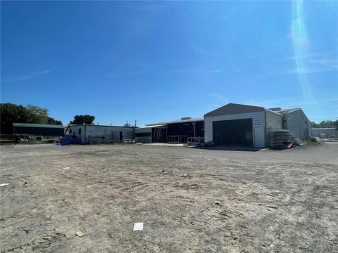 Tiny photo for 2206 Griffin Road, Leesburg, FL 34748 (MLS # G5104456)