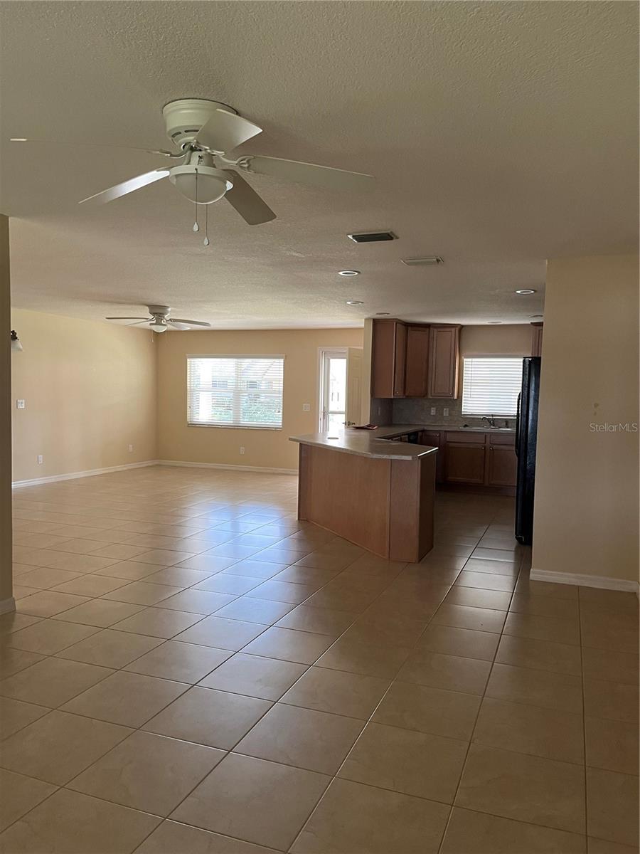 ON TOP OF THE WORLD - Residential Lease