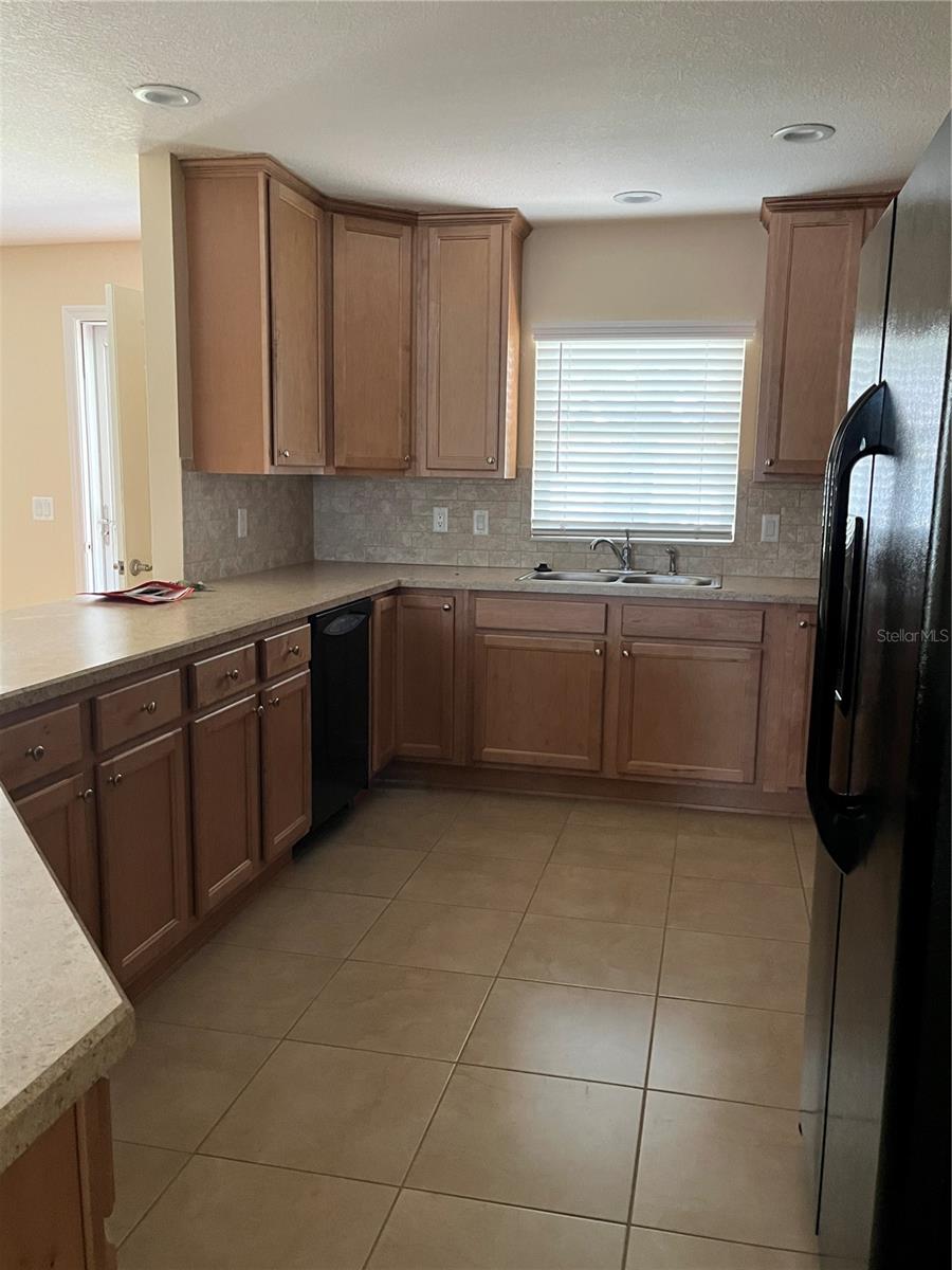 ON TOP OF THE WORLD - Residential Lease