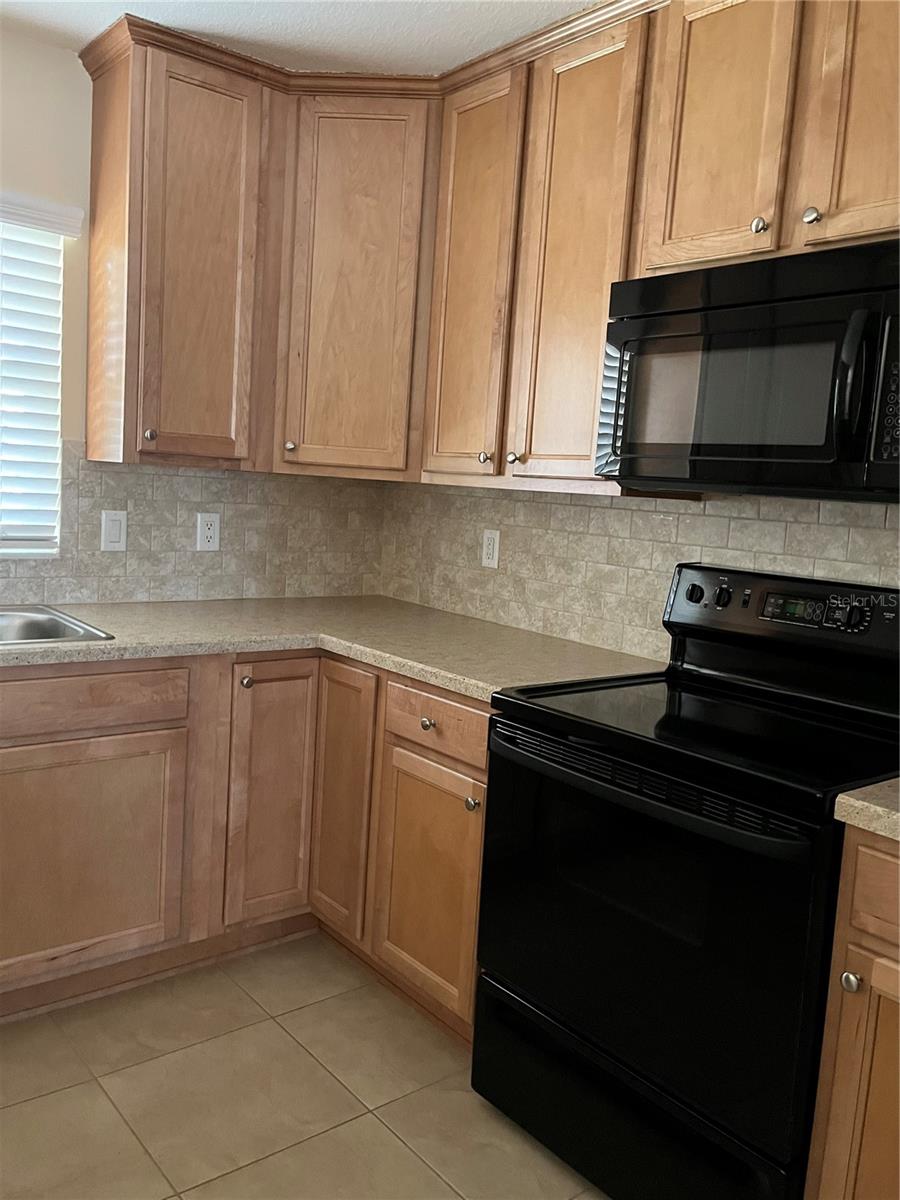 ON TOP OF THE WORLD - Residential Lease