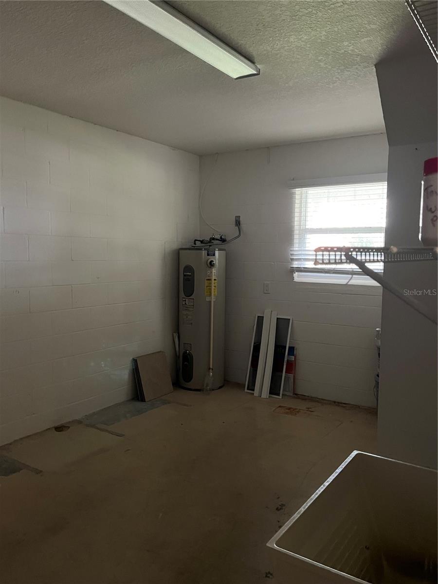 ON TOP OF THE WORLD - Residential Lease