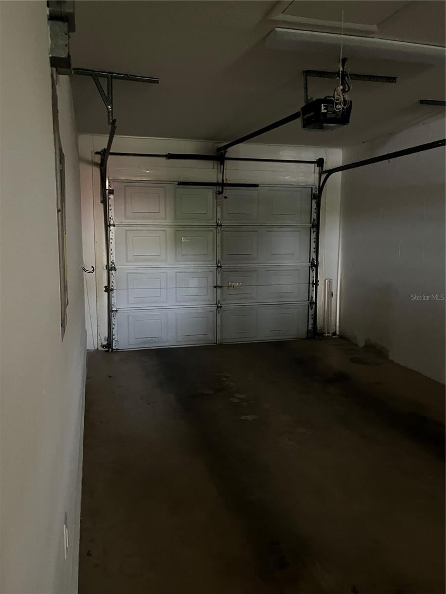 ON TOP OF THE WORLD - Residential Lease