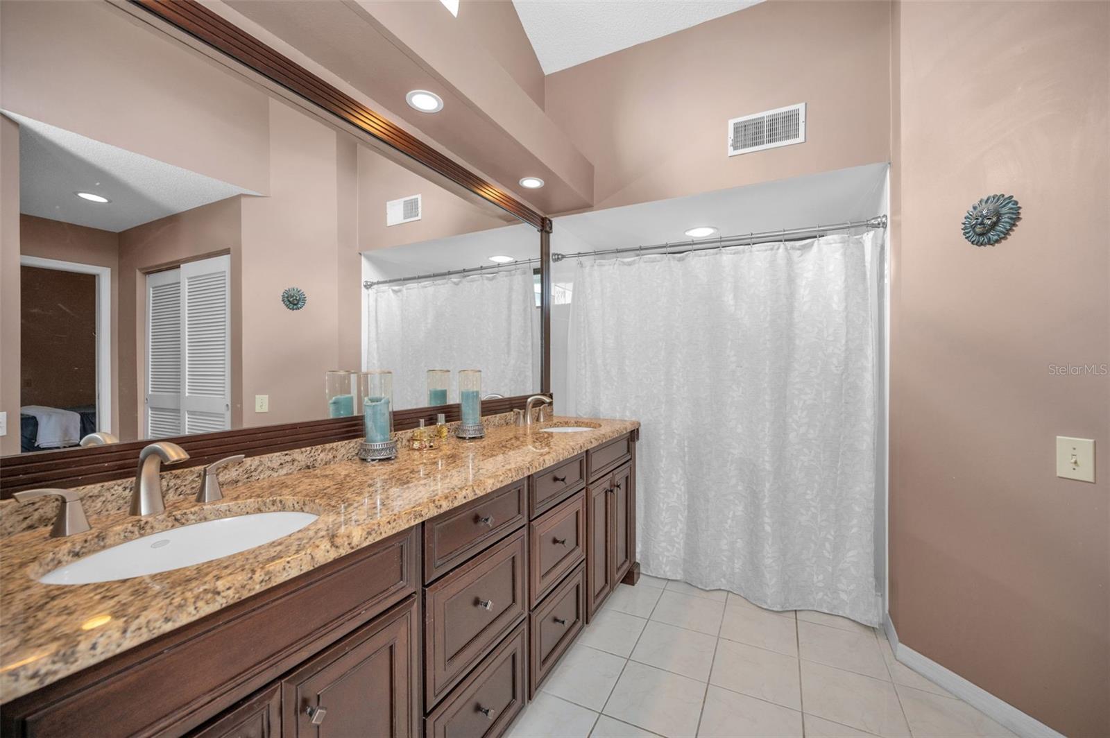 LAKESHORE VILLAGE AT WOODFIELD - Residential