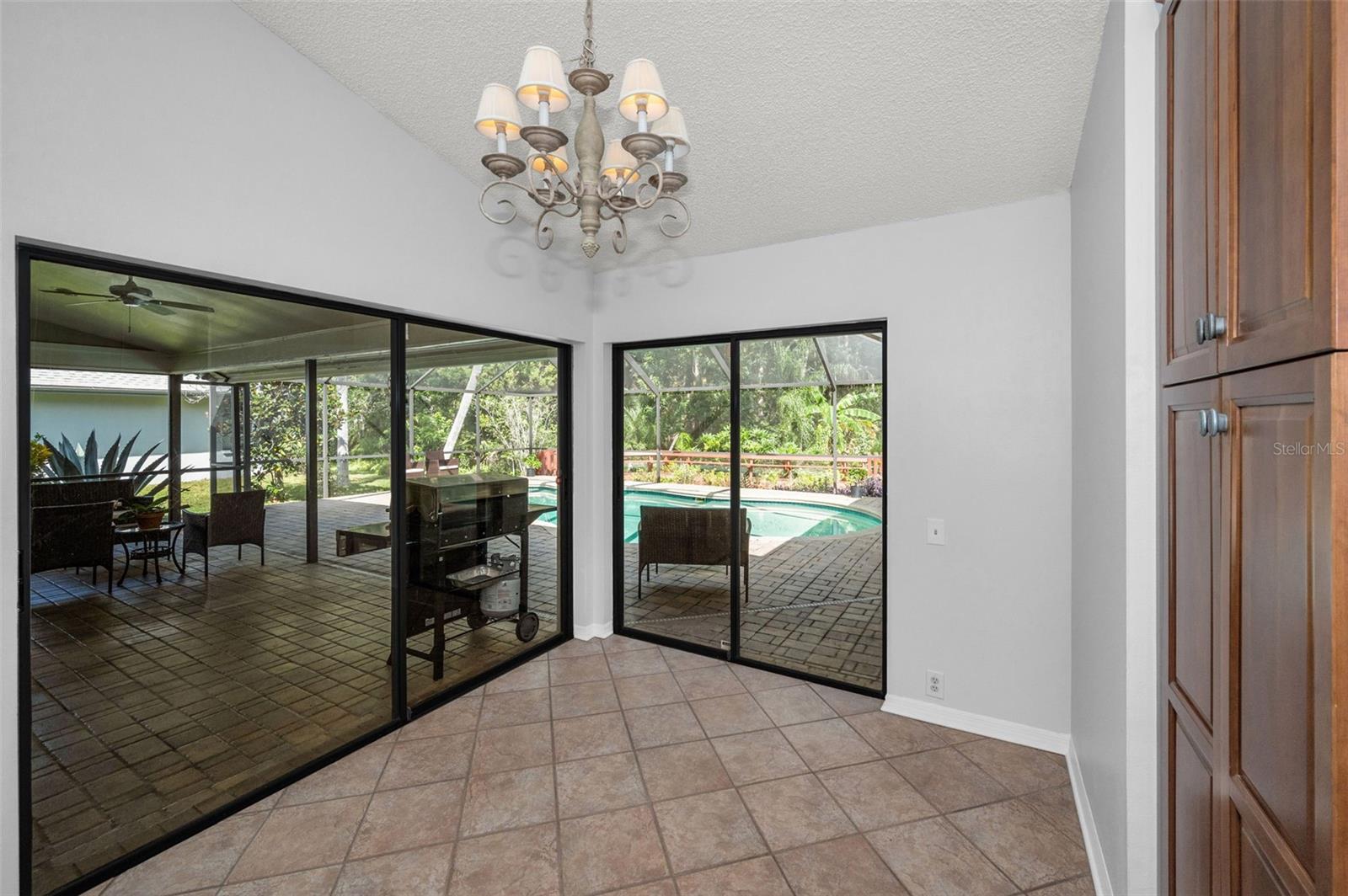 LAKESHORE VILLAGE AT WOODFIELD - Residential