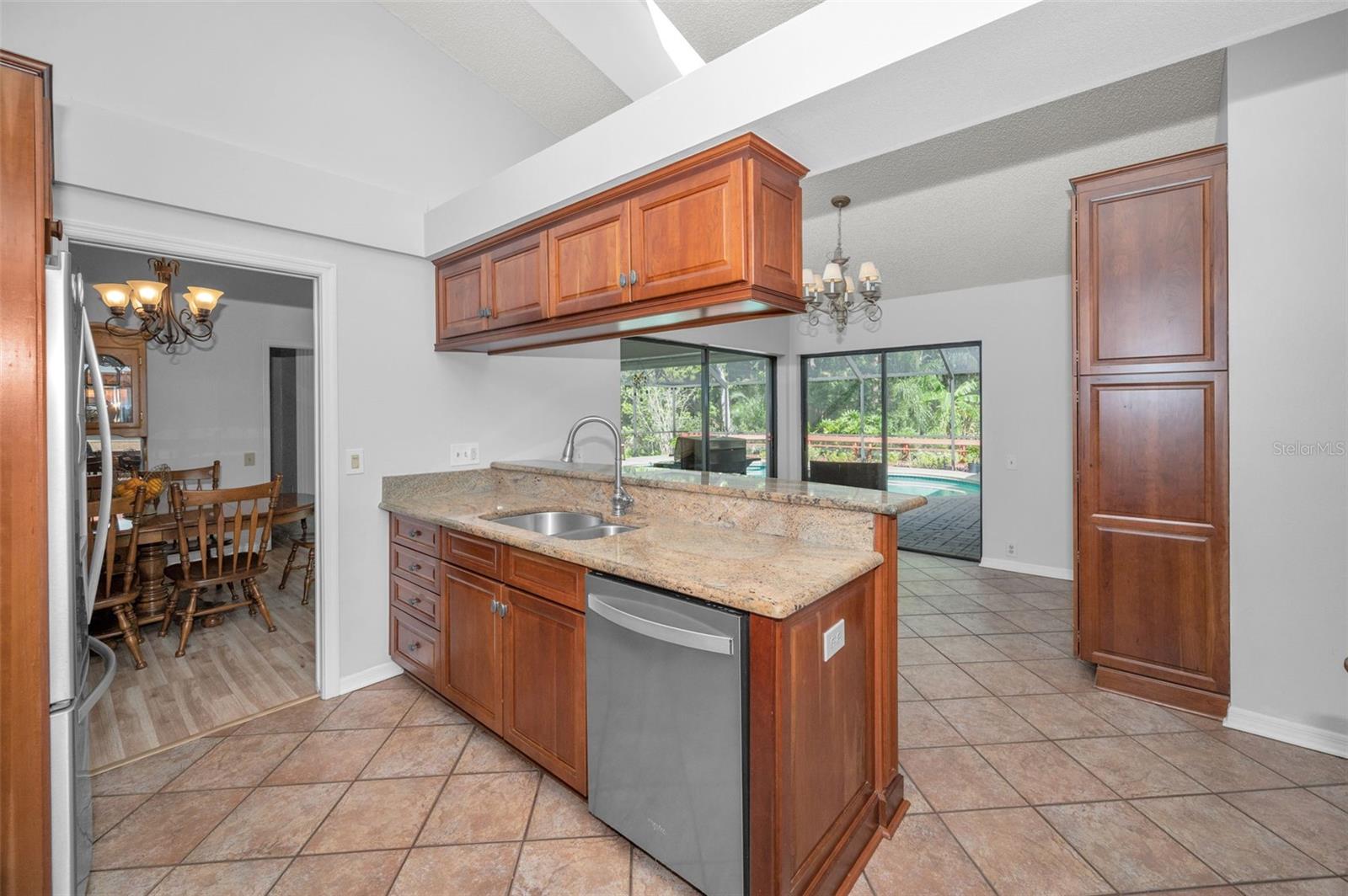 LAKESHORE VILLAGE AT WOODFIELD - Residential