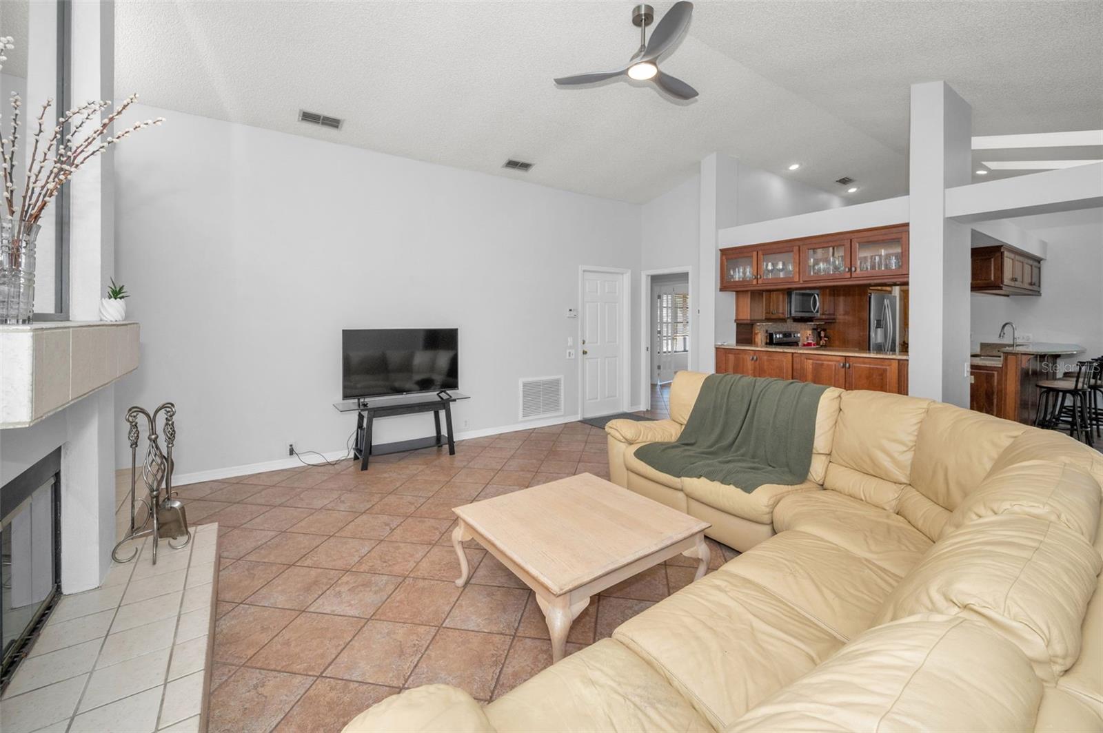 LAKESHORE VILLAGE AT WOODFIELD - Residential