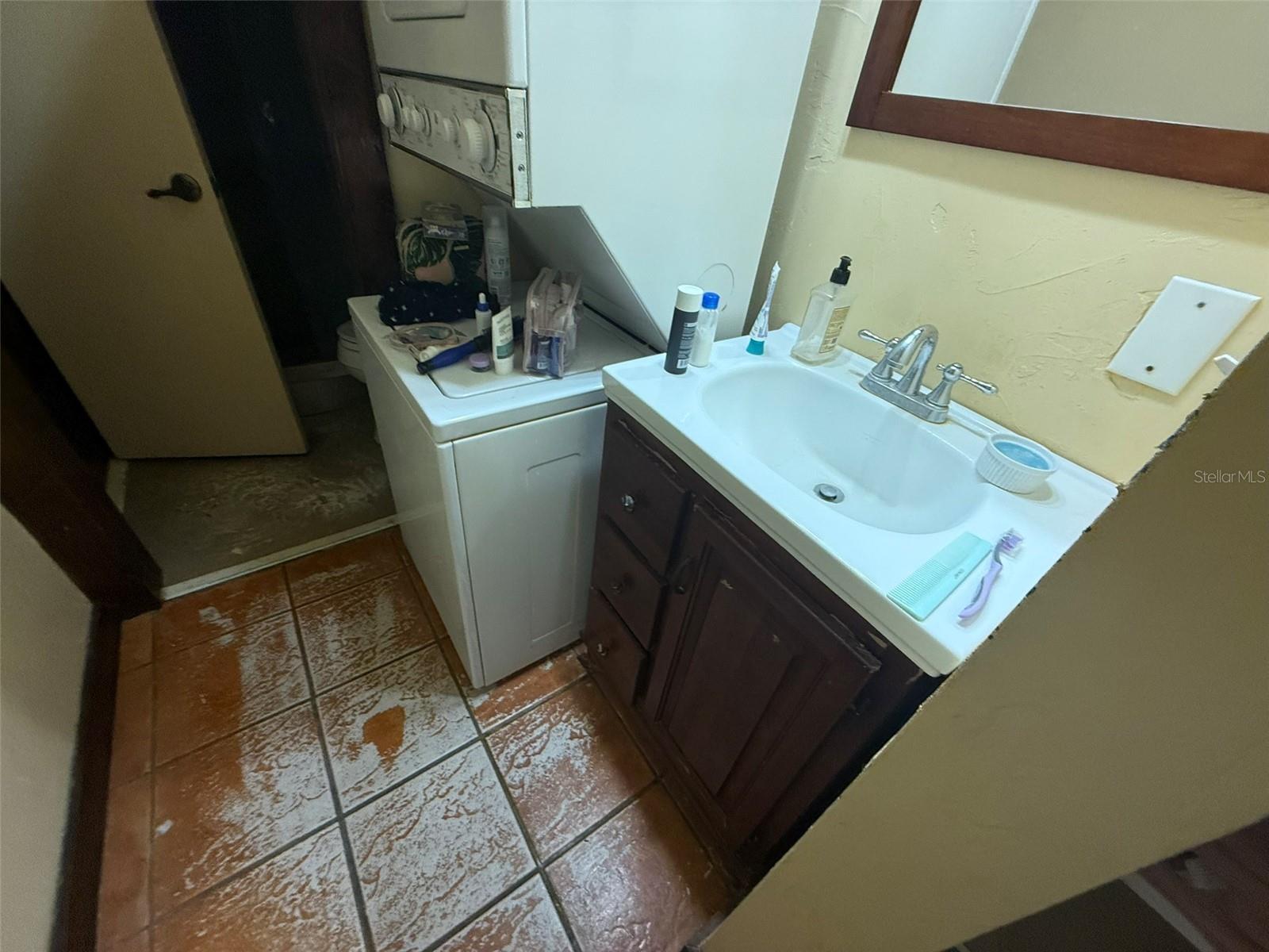 ROYAL ARMS CONDO - Residential