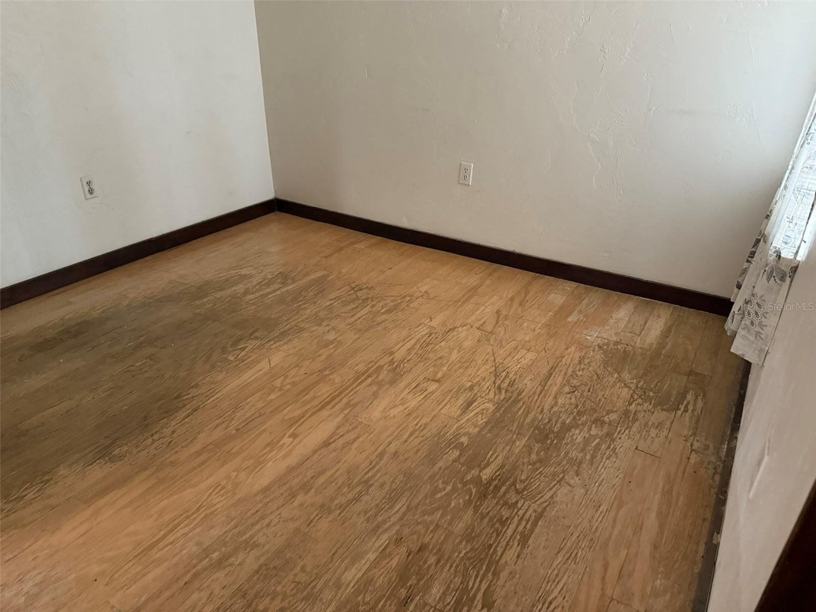 ROYAL ARMS CONDO - Residential