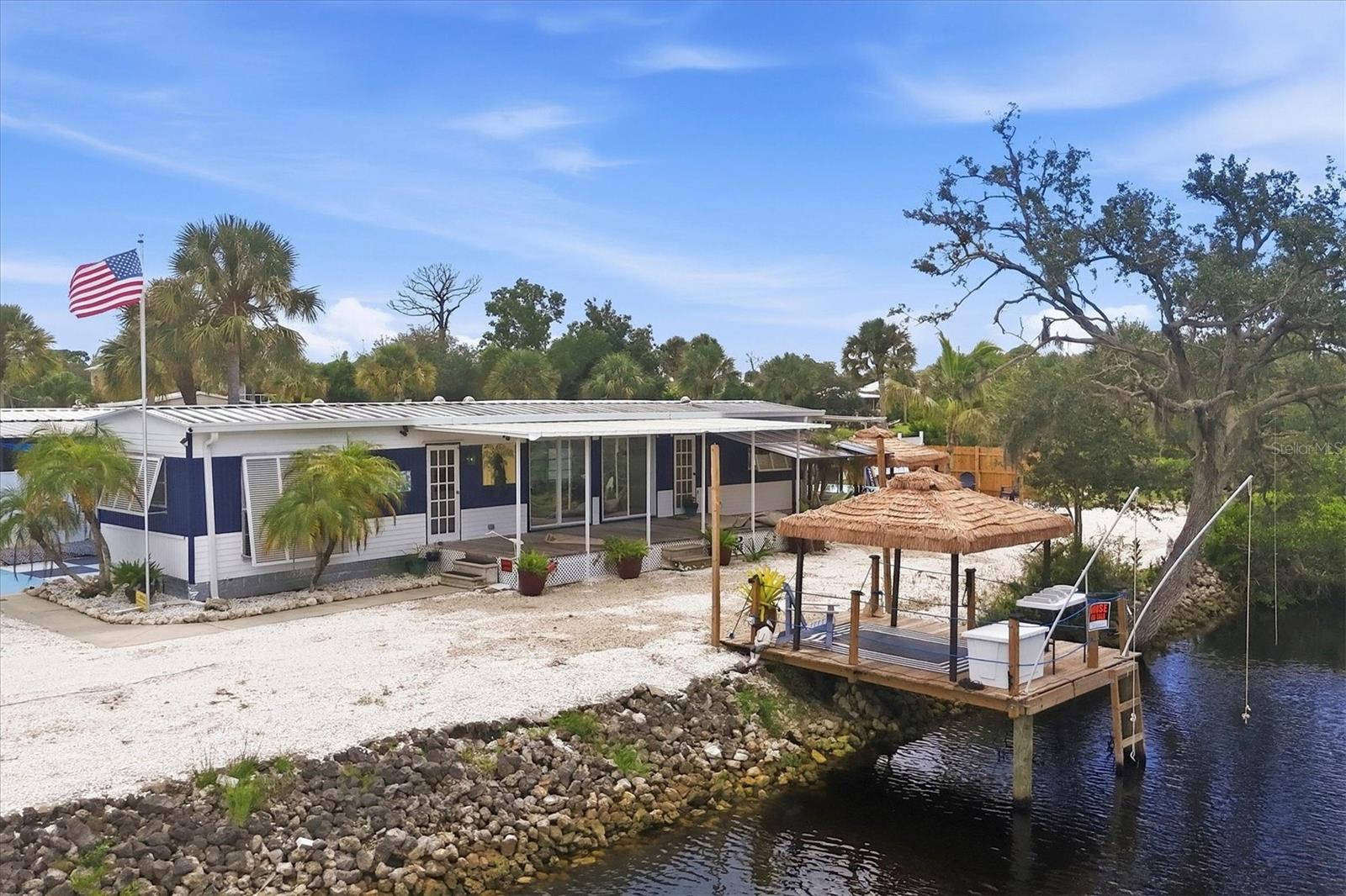 1128 SEAHORSE LANE