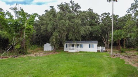 A home in PLANT CITY