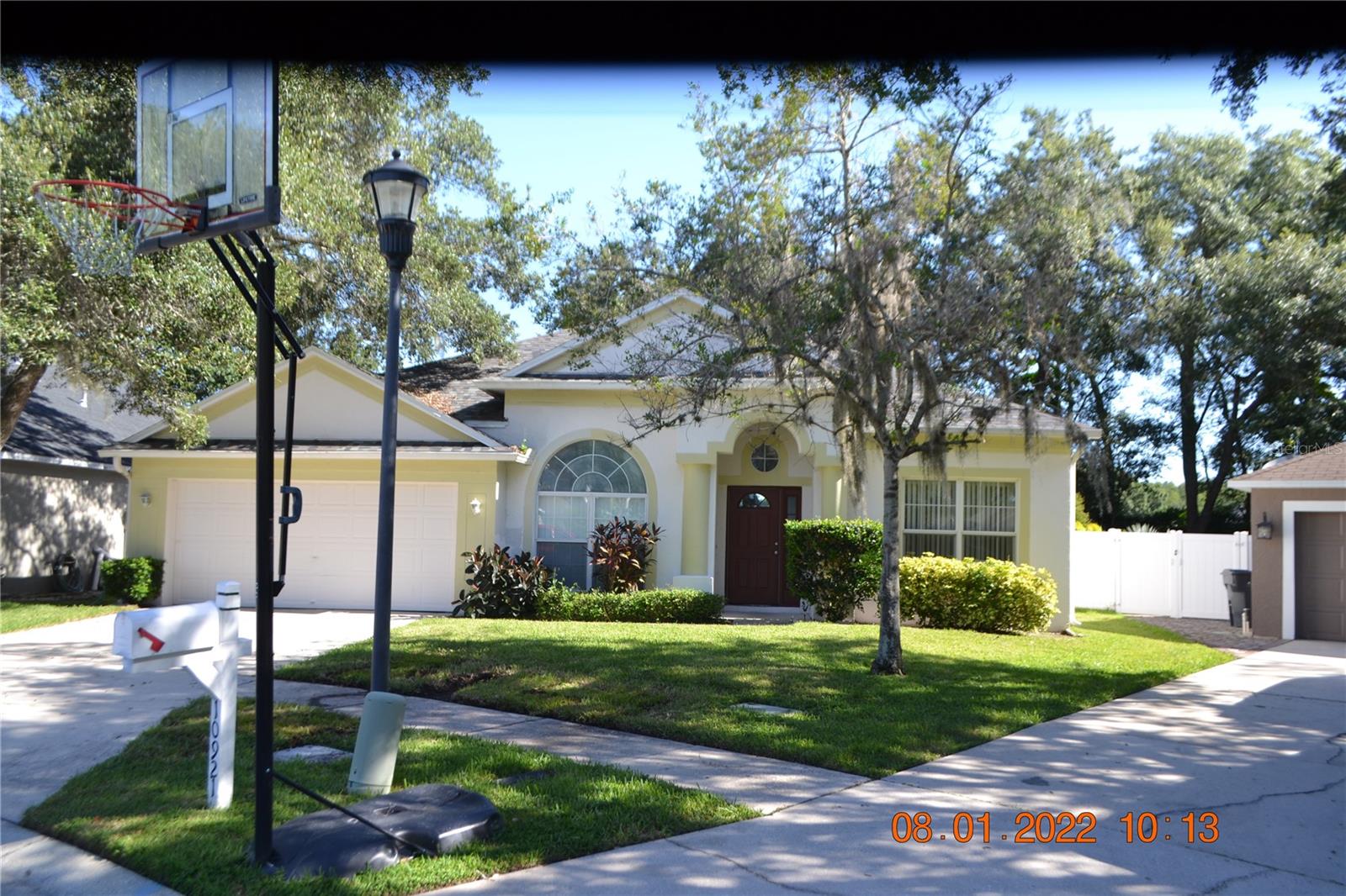 BEAUTIFULLY KEPT 3 BEDROOM 2 BATH SINGLE STORY HOME! NEW CARPET AND NEW INTERIOR PAINT! HOME FEATURES KITCHEN FAMILY ROOM COMBO, SLIDERS LEADING TO PATIO, LARGE PRIMARY BEDROOM WITH WALK IN CLOSETS, MASTER BATH WITH HIS AND HERS SINKS, INSIDE LAUNDRY ROOM, WITH (WASHER AND DRYER NEEDED) DOUBLE CAR GARAGE WITH OPENERS. NO PETS