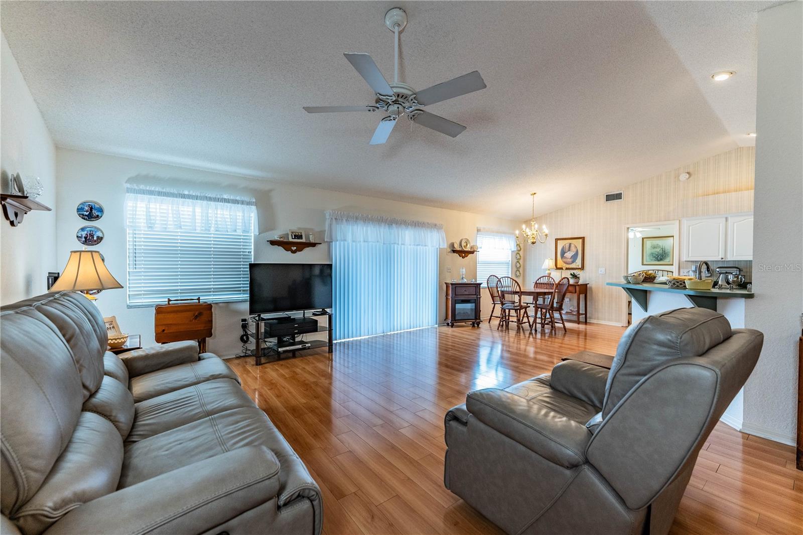 WEDGEWOOD GOLF & COUNTRY CLUB PH 01 - Residential