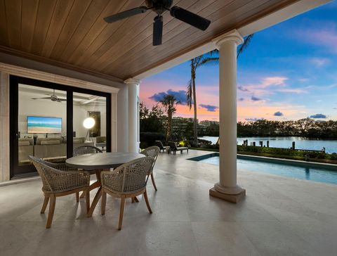 A home in LONGBOAT KEY