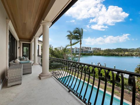 A home in LONGBOAT KEY