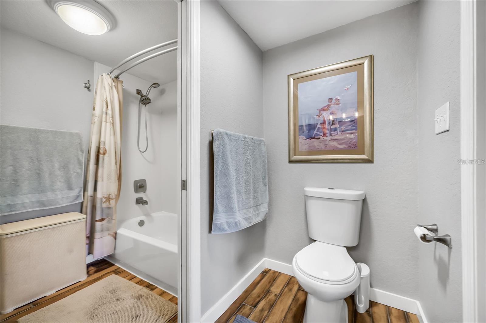 LAKE FOREST CONDO - Residential Lease