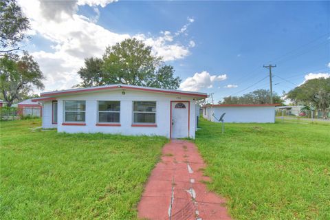 A home in LAKELAND