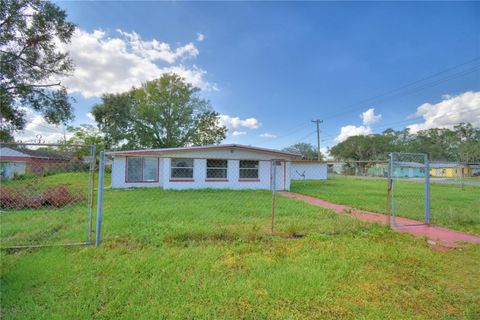 A home in LAKELAND