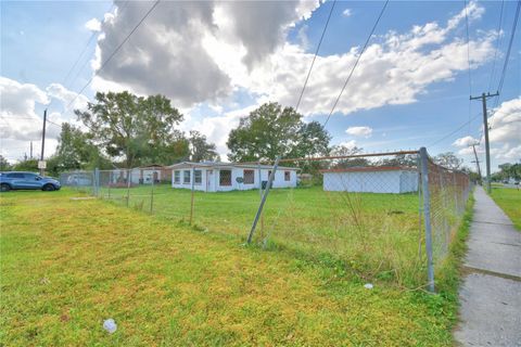 A home in LAKELAND