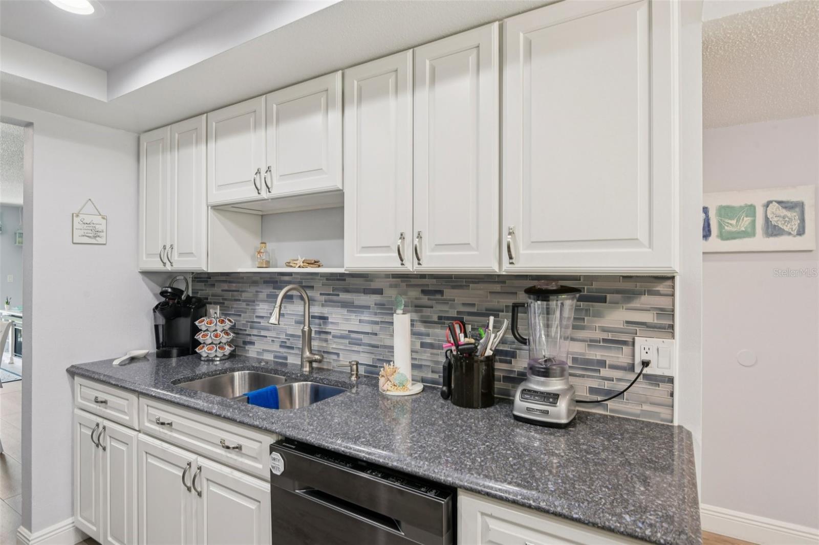 6000 PARK PLACE CONDO - Residential