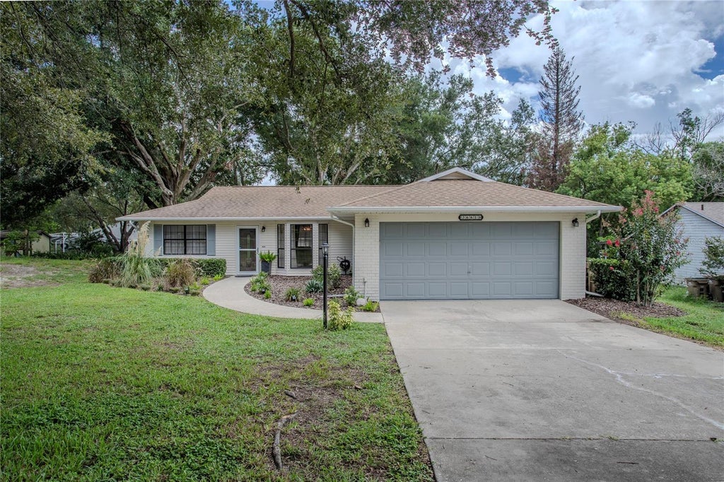 Photo of 36618 Doral Drive, Grand Island, FL 32735 (MLS # G5117637)