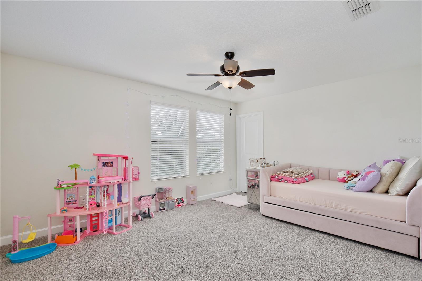 STOREY LAKE - Residential