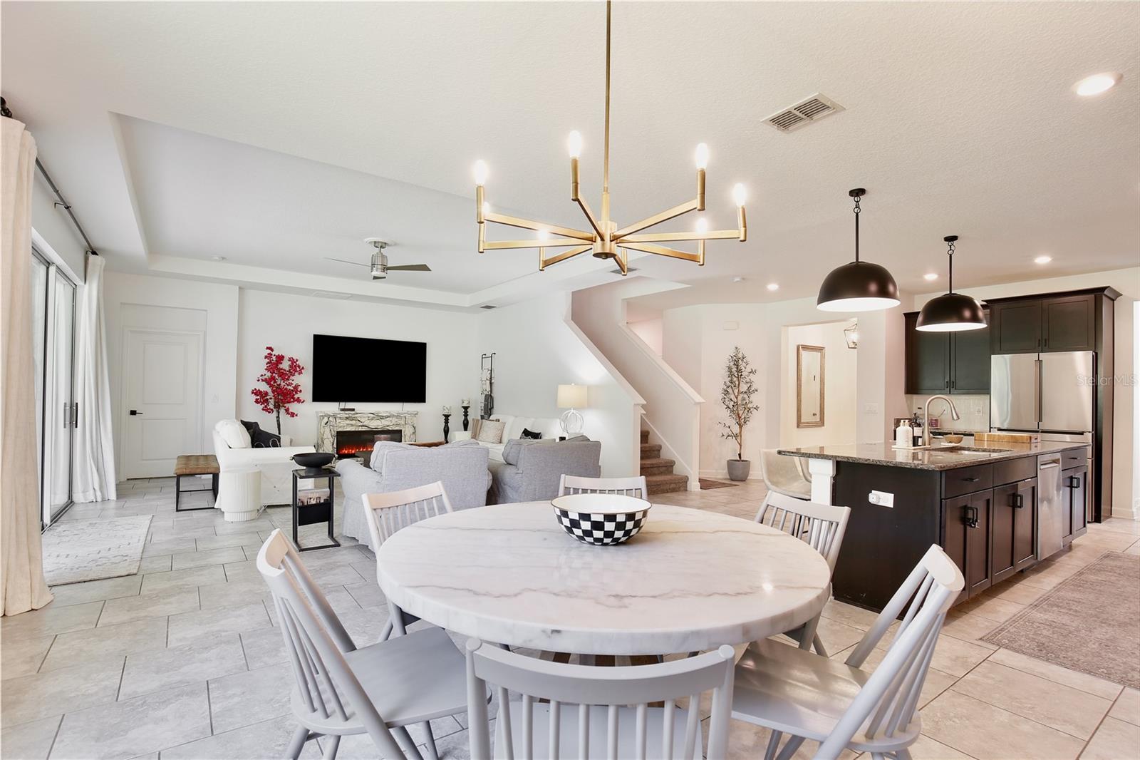 STOREY LAKE - Residential