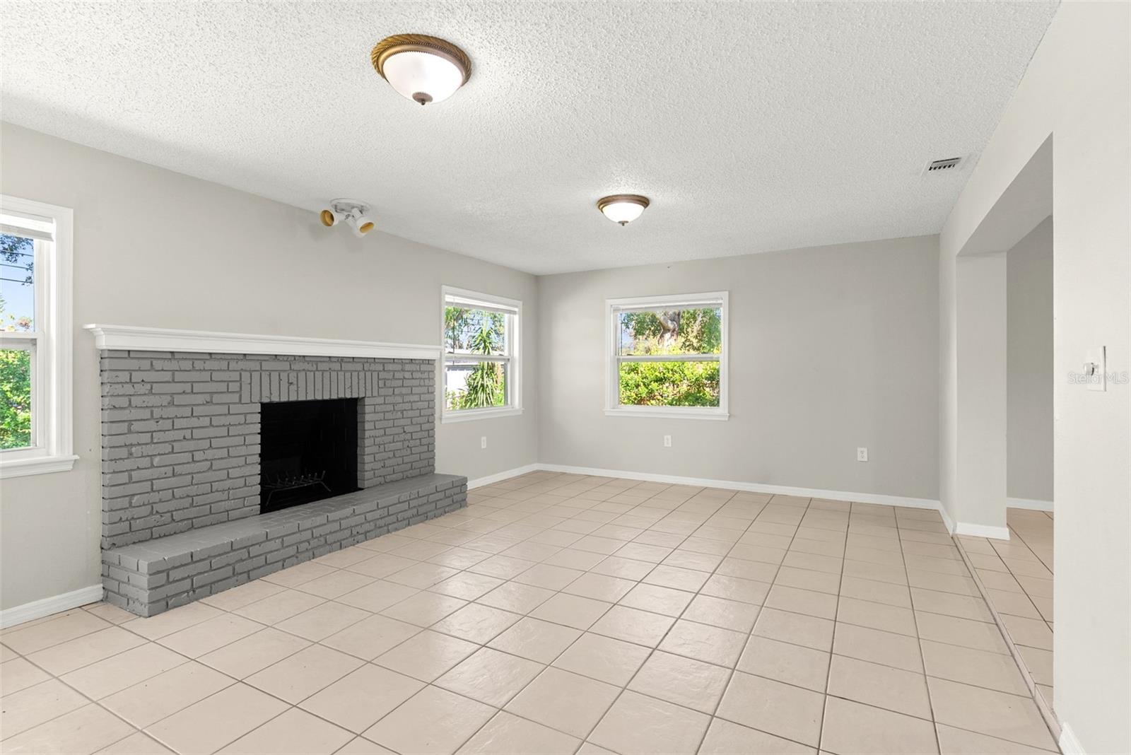 OAKHURST GROVES 1ST ADD - Residential