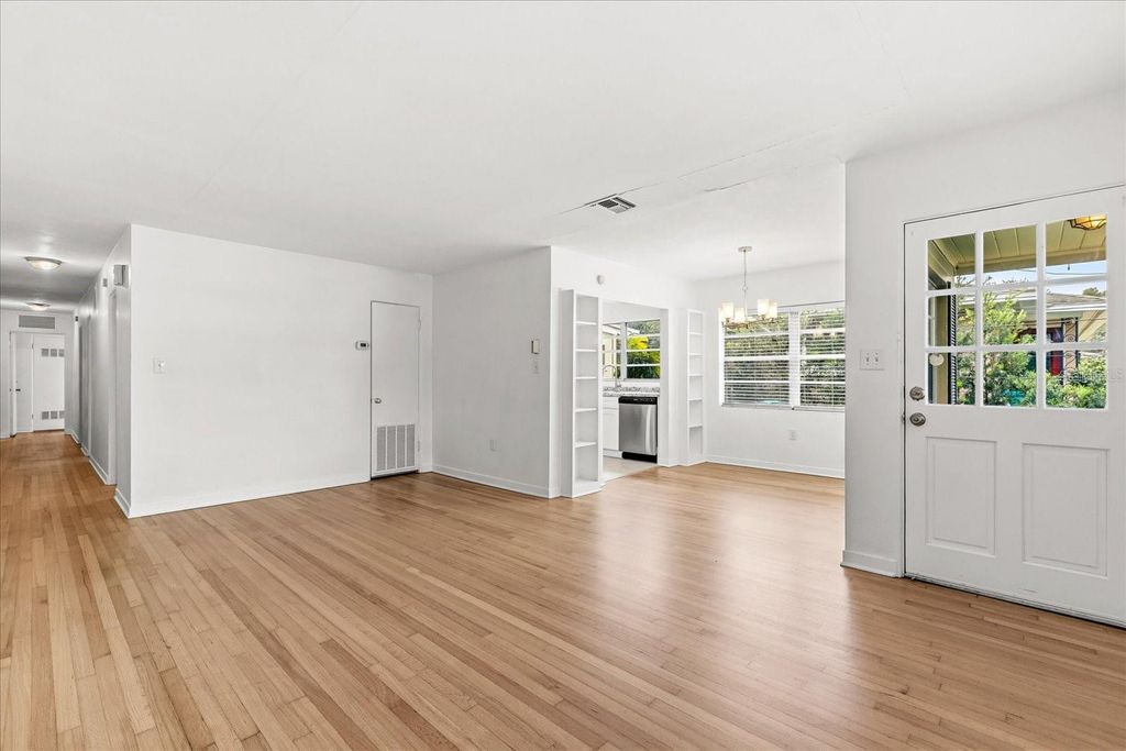 Photo of 1039 Thornton Avenue, Orlando, FL 32803 (MLS # O6366348)