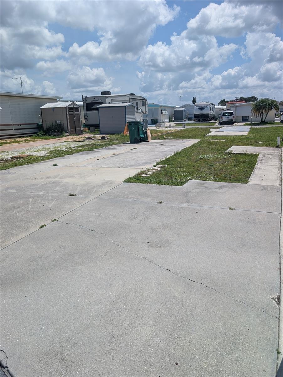 HOLIDAY TRAVEL PARK ENGLEWOOD - Land