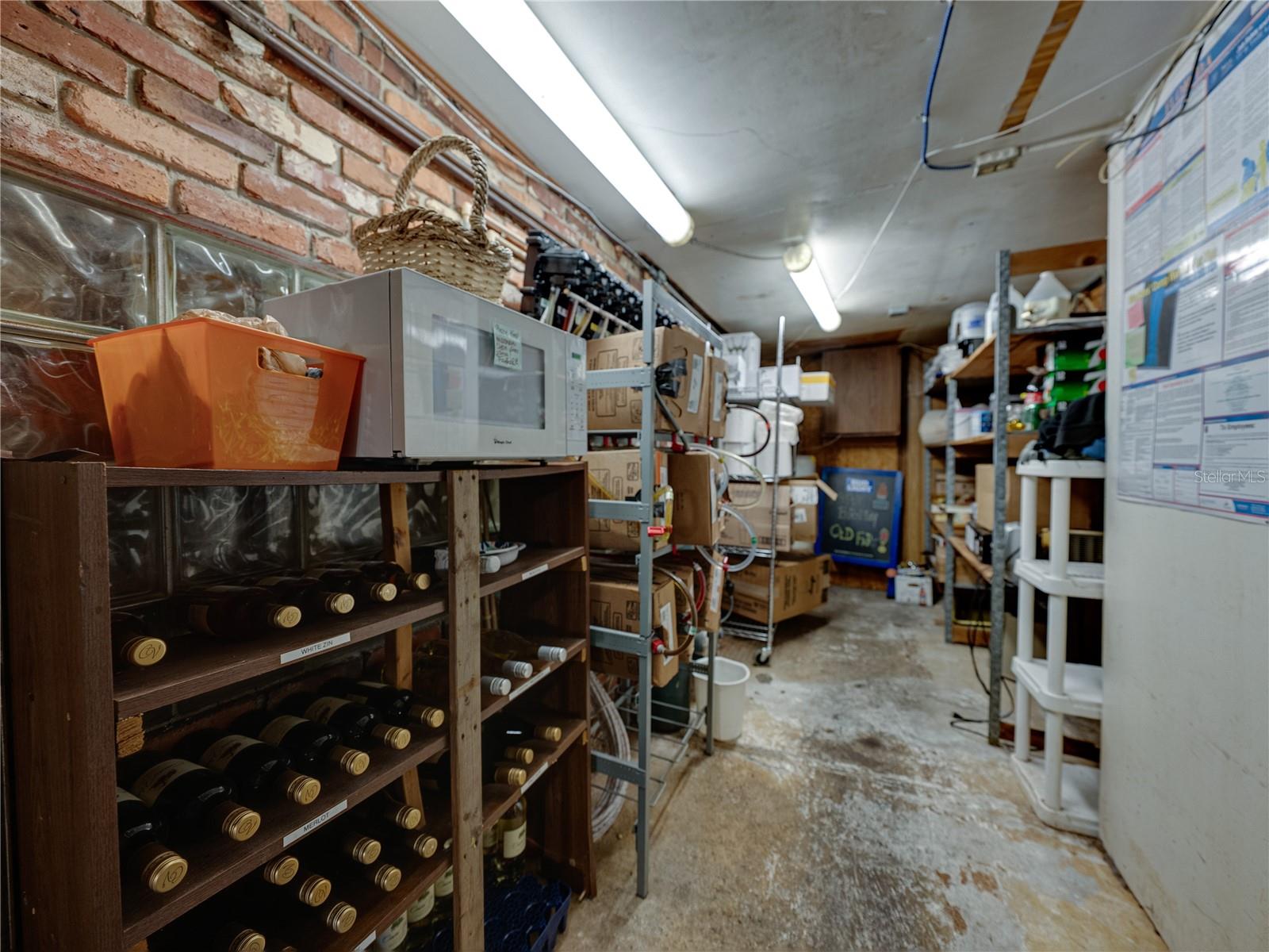 ELOISE WOODS WEST LAKE FLORENCE UNIT - Commercial Sale