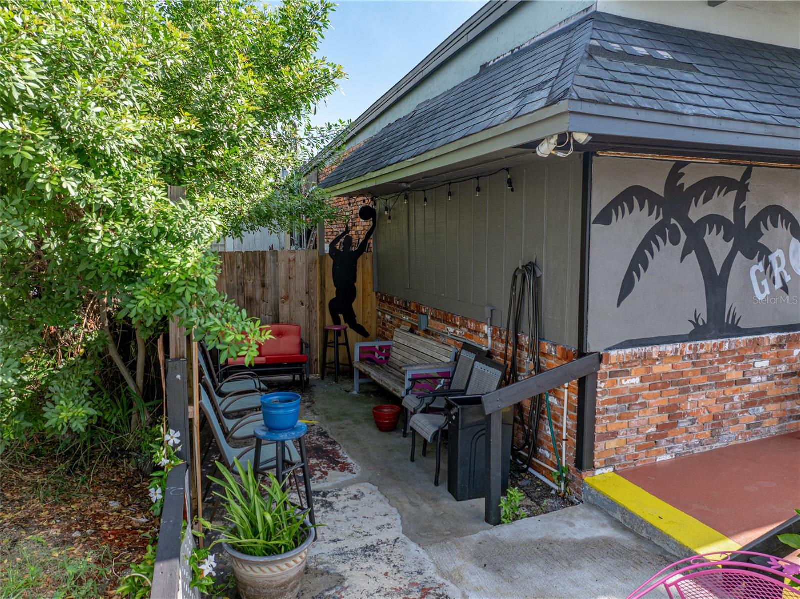 ELOISE WOODS WEST LAKE FLORENCE UNIT - Commercial Sale