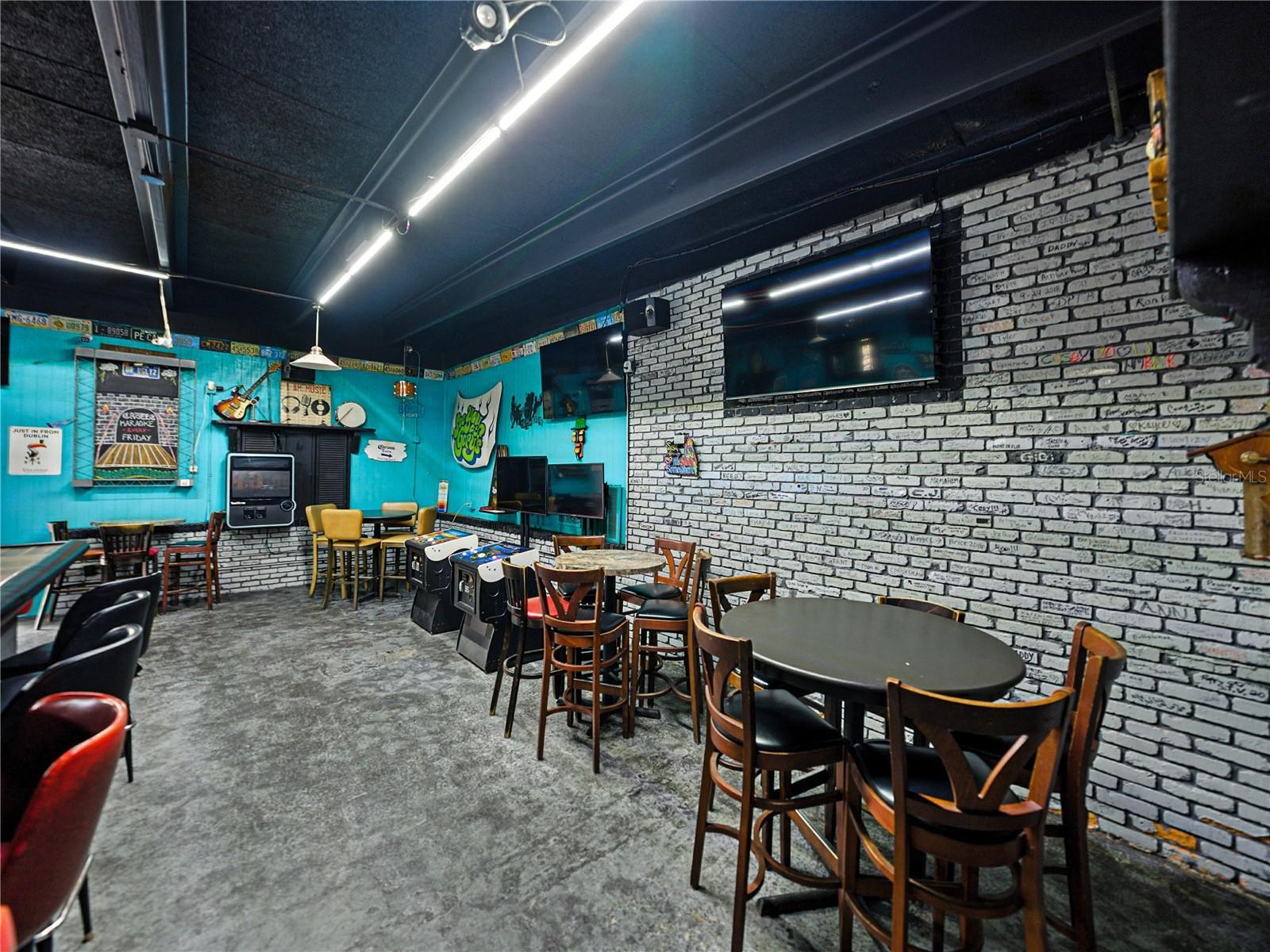 ELOISE WOODS WEST LAKE FLORENCE UNIT - Commercial Sale