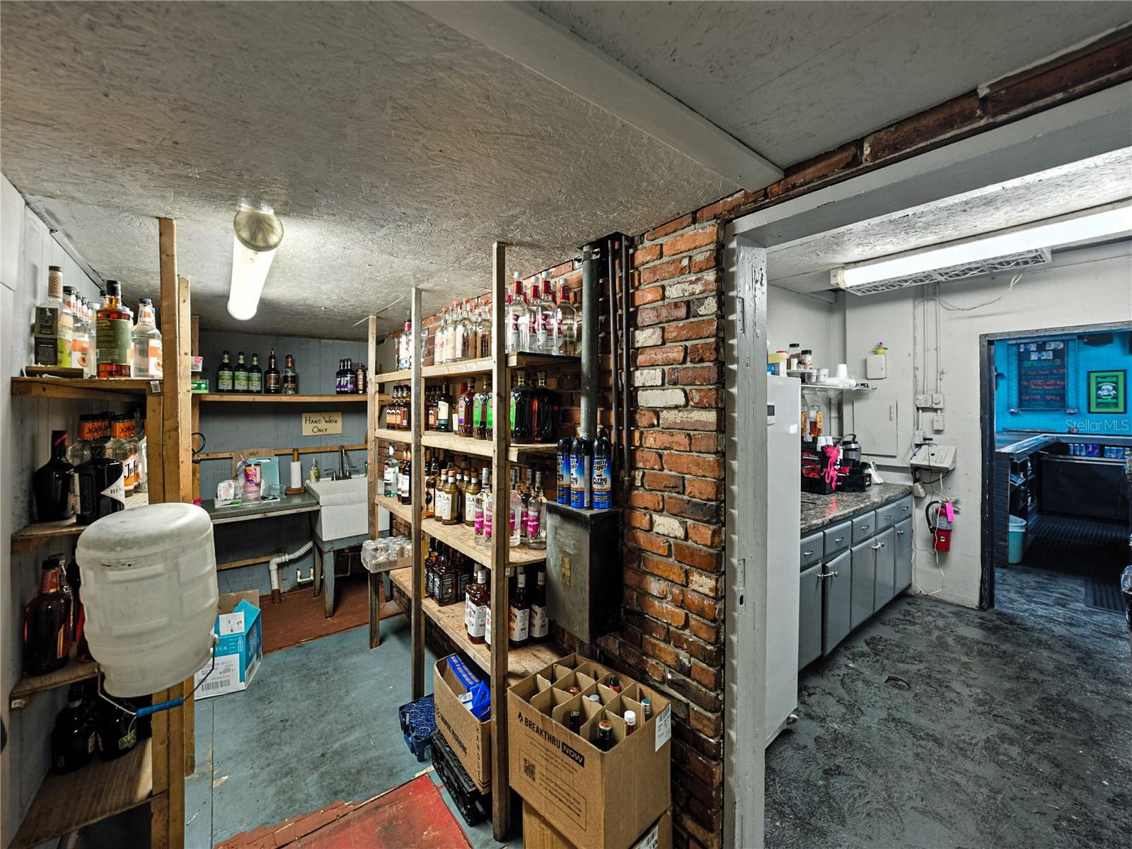ELOISE WOODS WEST LAKE FLORENCE UNIT - Commercial Sale