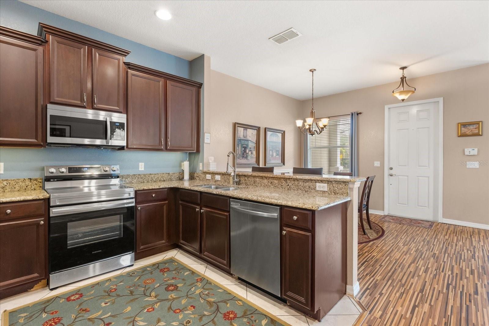 PRESTON SQUARE - Residential