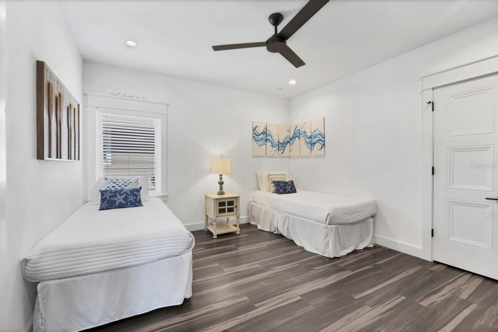 CORTEZ BEACH - Residential