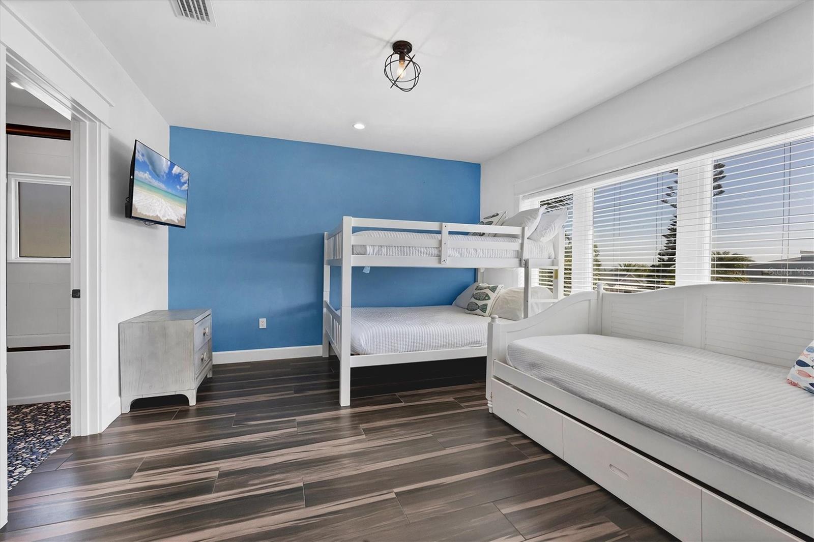 CORTEZ BEACH - Residential