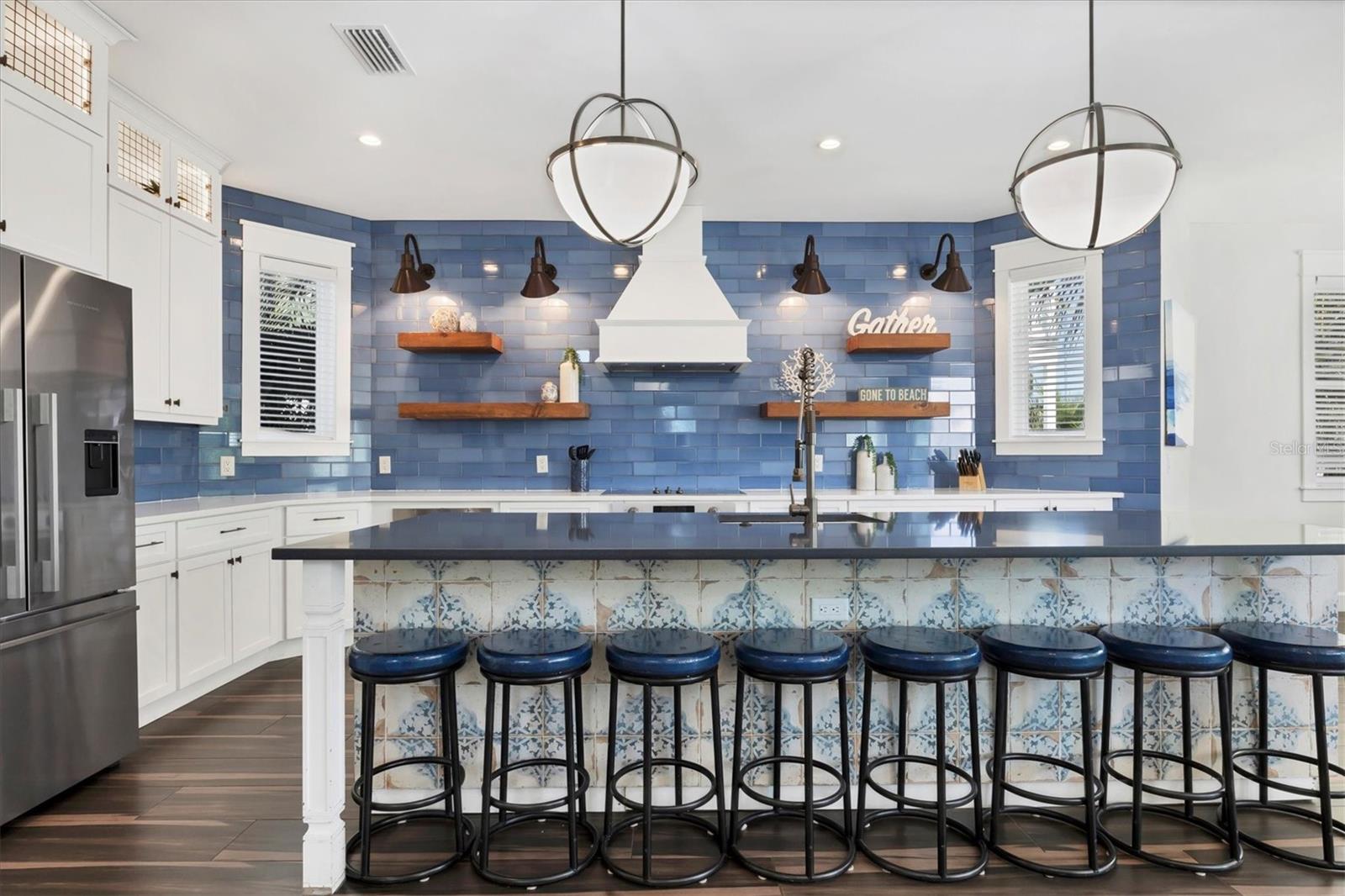 CORTEZ BEACH - Residential