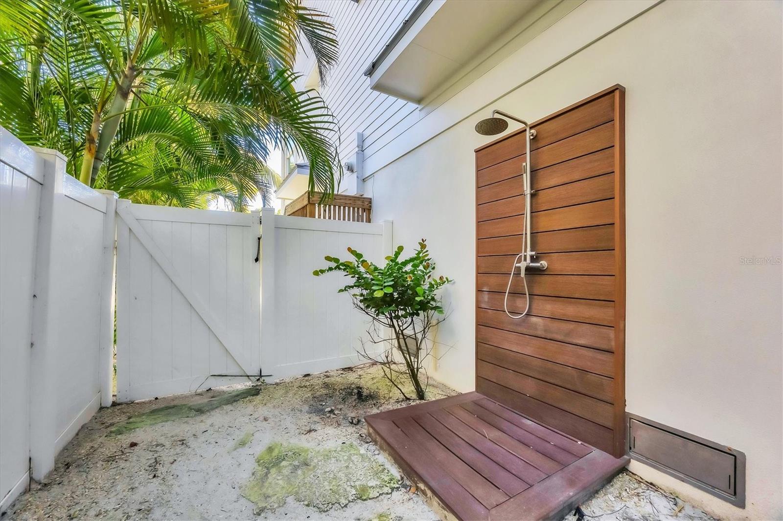 CORTEZ BEACH - Residential