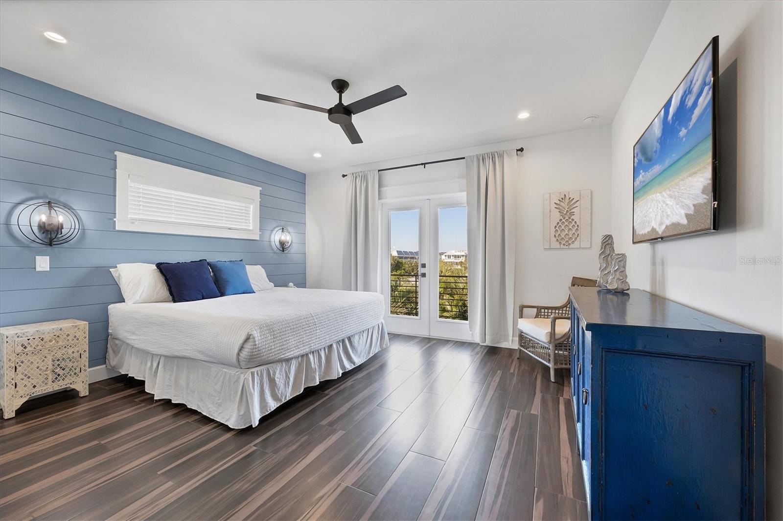 CORTEZ BEACH - Residential