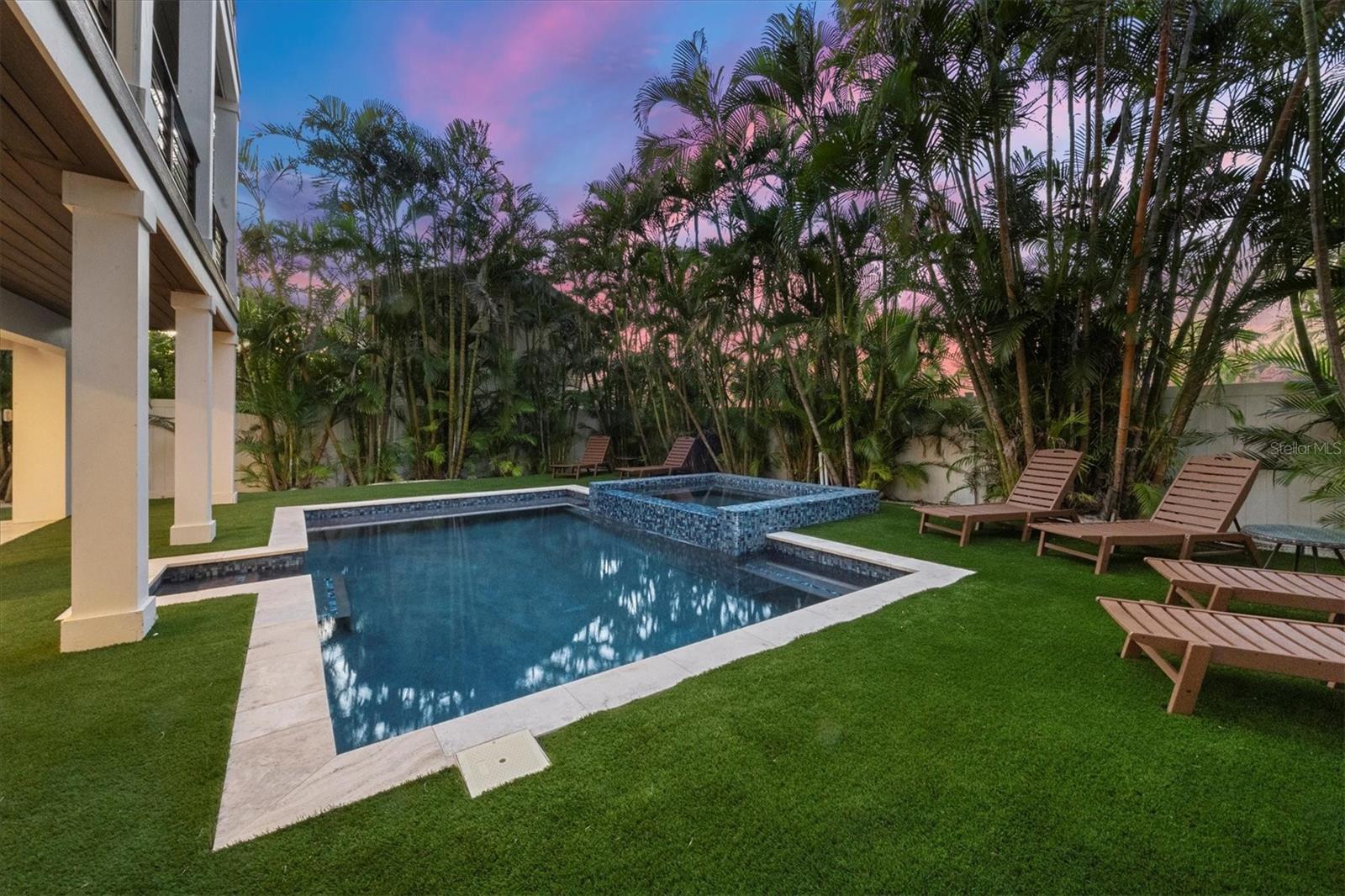 CORTEZ BEACH - Residential