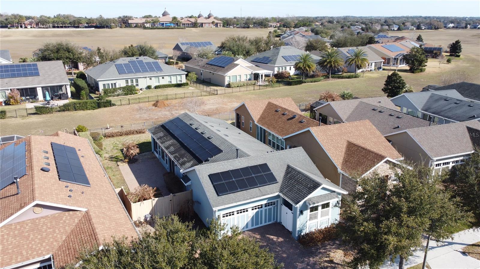 CASCADES OF GROVELAND (TRILOGY) - Residential