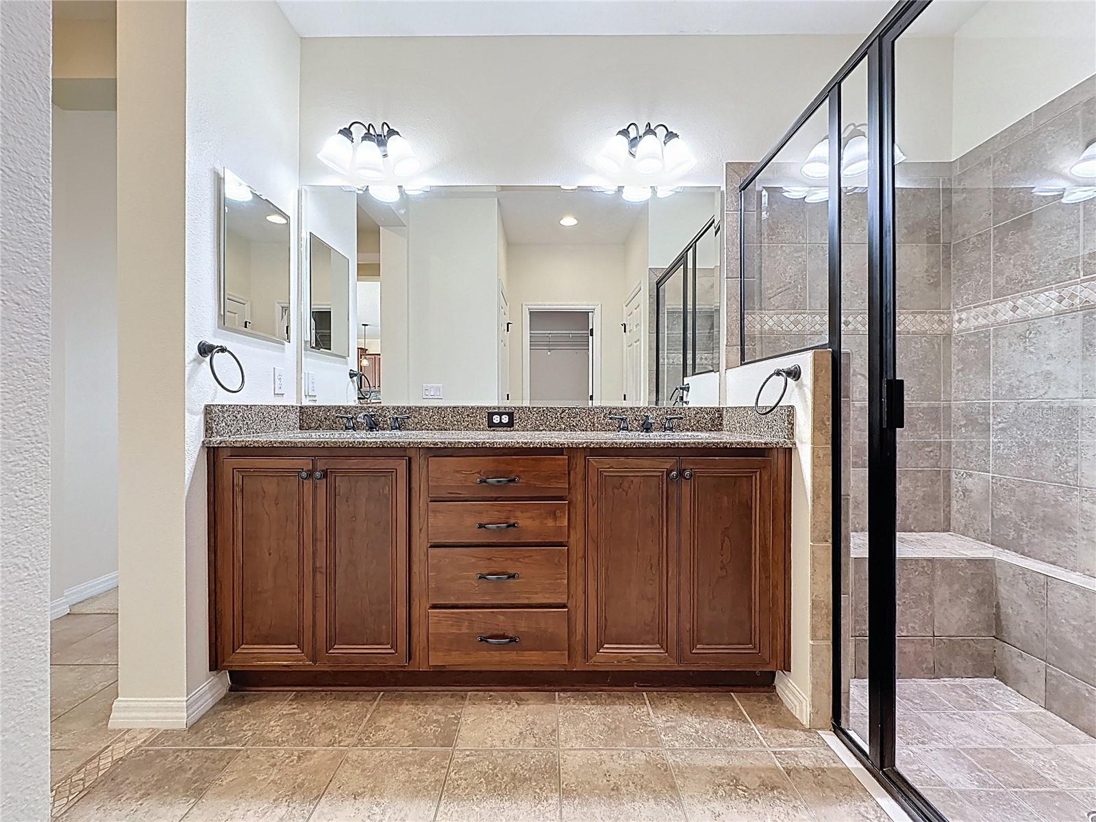 CASCADES OF GROVELAND (TRILOGY) - Residential