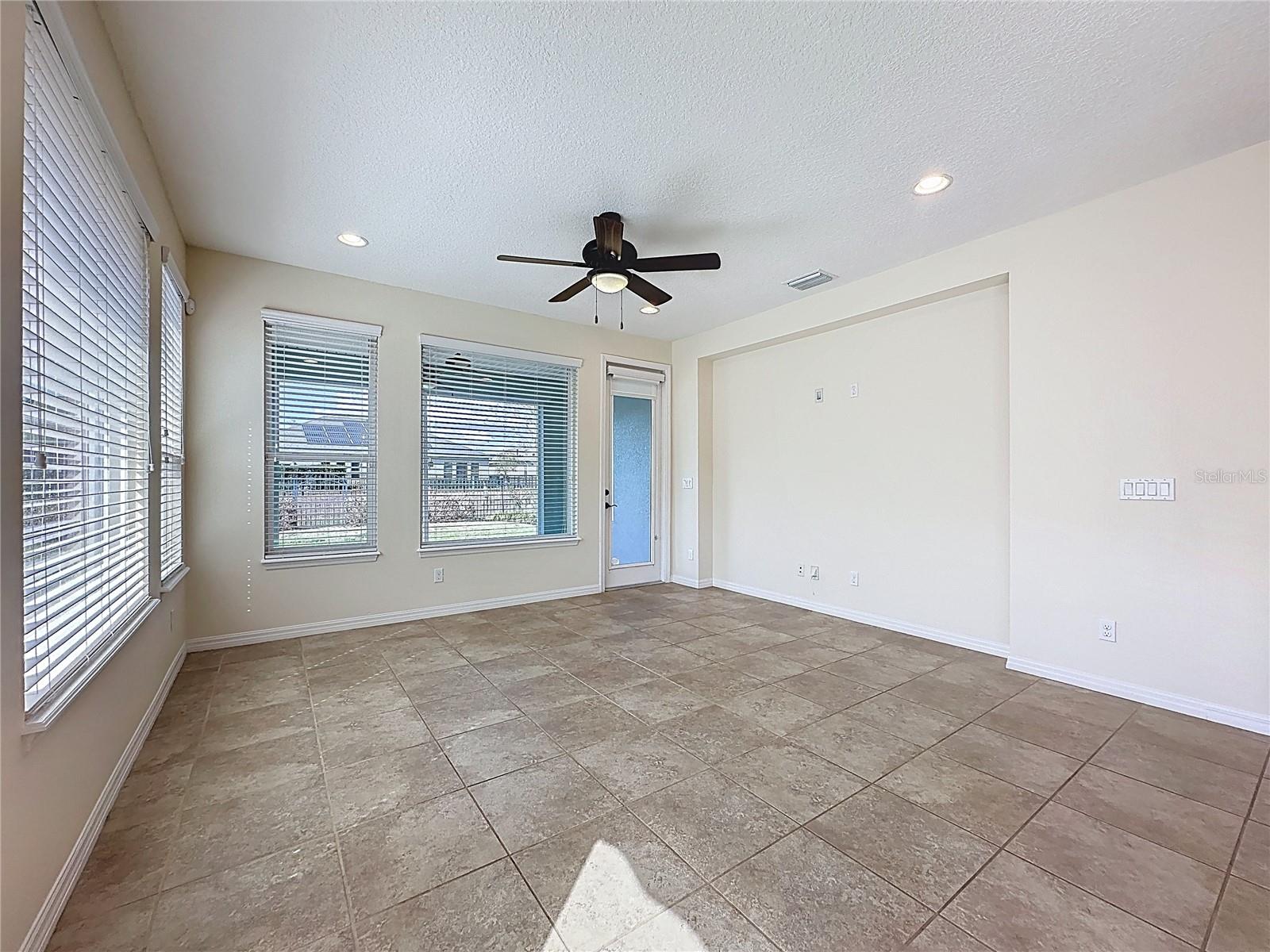 CASCADES OF GROVELAND (TRILOGY) - Residential