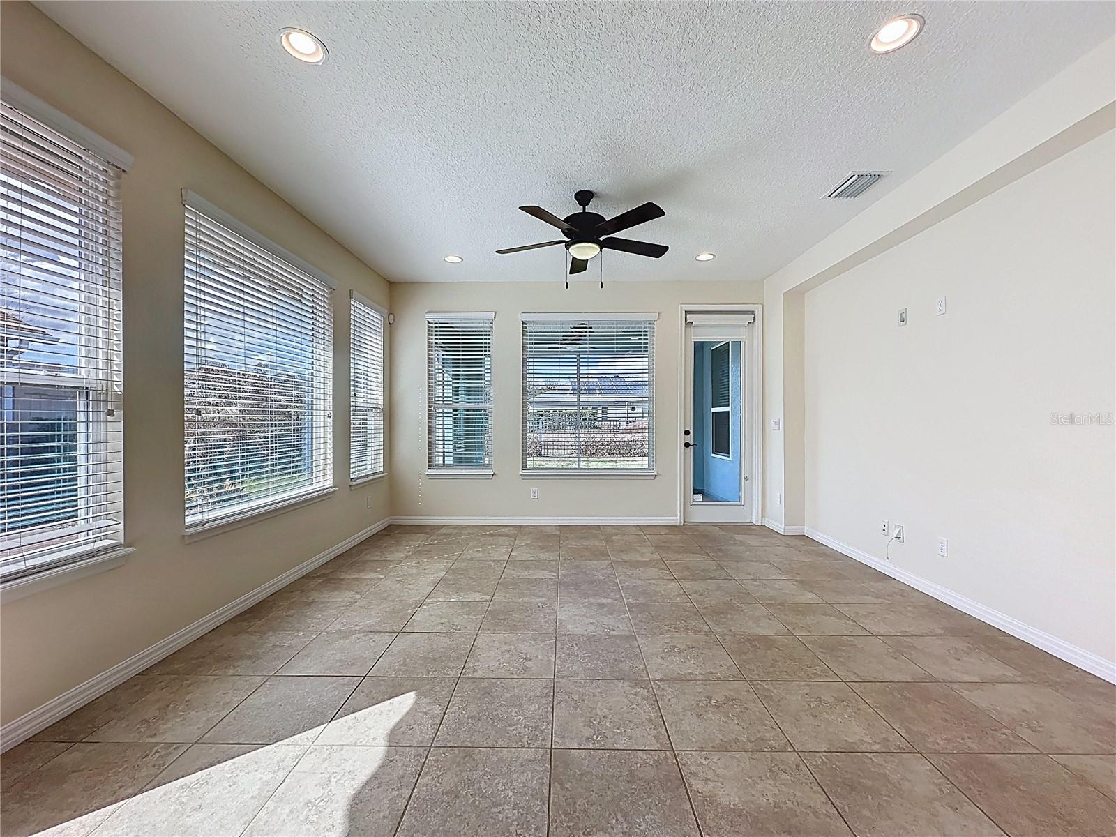 CASCADES OF GROVELAND (TRILOGY) - Residential