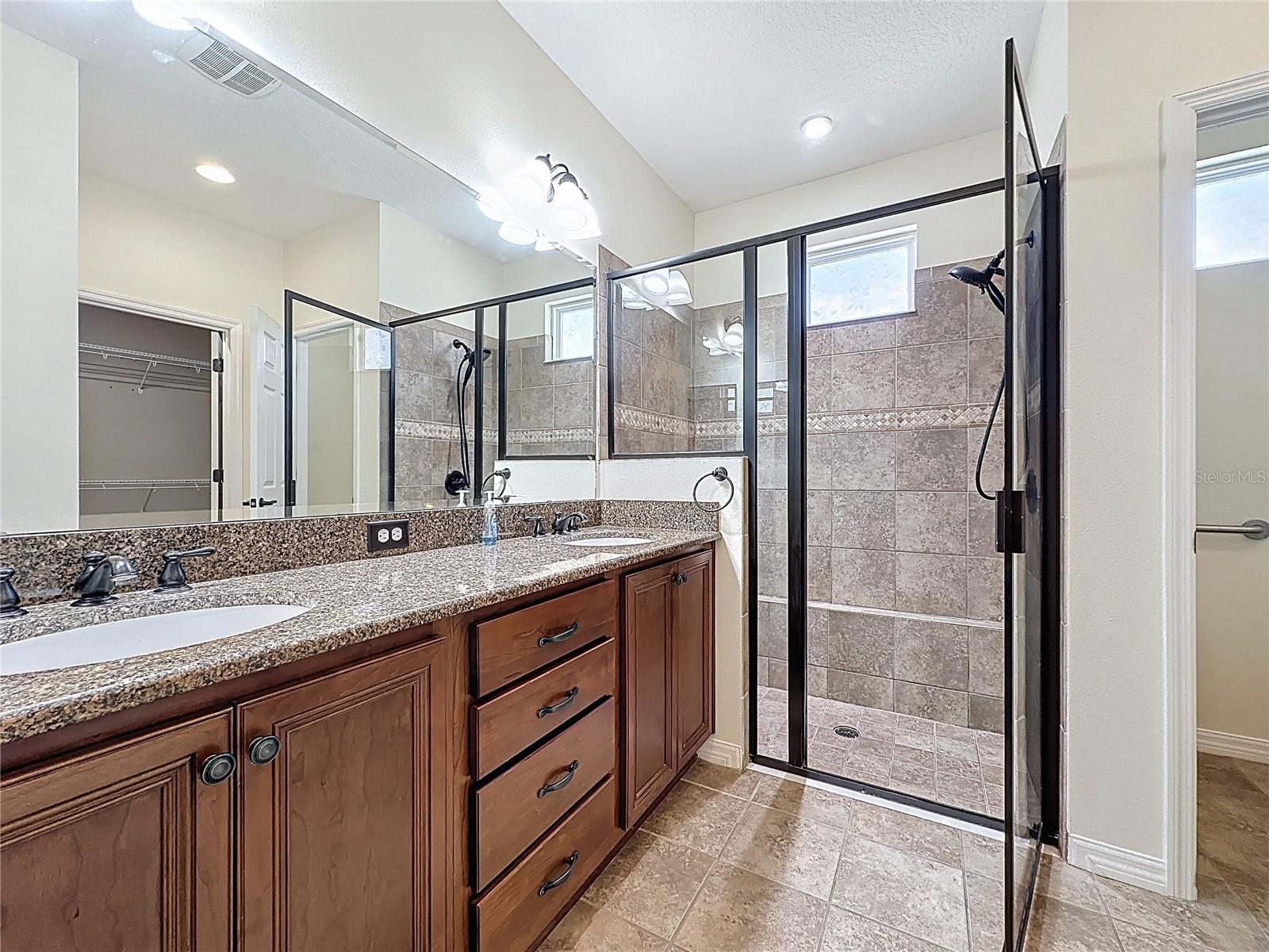 CASCADES OF GROVELAND (TRILOGY) - Residential