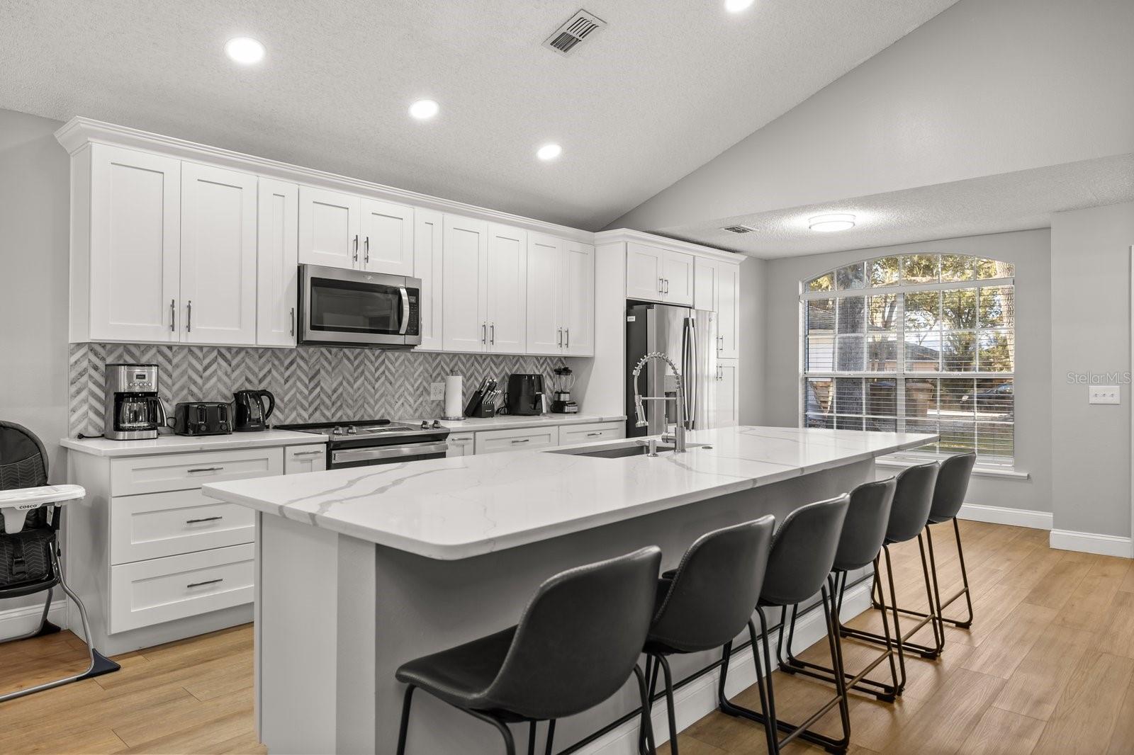 WHISPERING OAKS - Residential